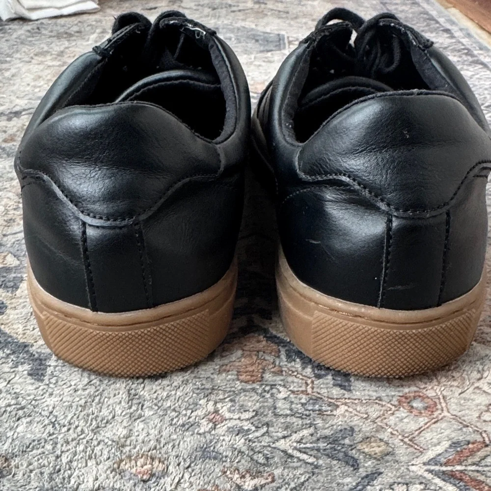 Banana Republic Black Leather Sneakers Gum Sole Lace Up Size 10 Casual